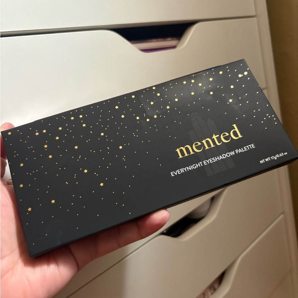 Mented Eyeshadow Palette EVERYNIGHT EYESHADOW PALETTE, Brand New.